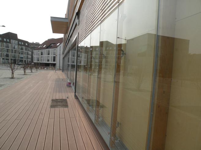  baies vitrées d'un immeuble neuf du campus des Comtes de Champagne